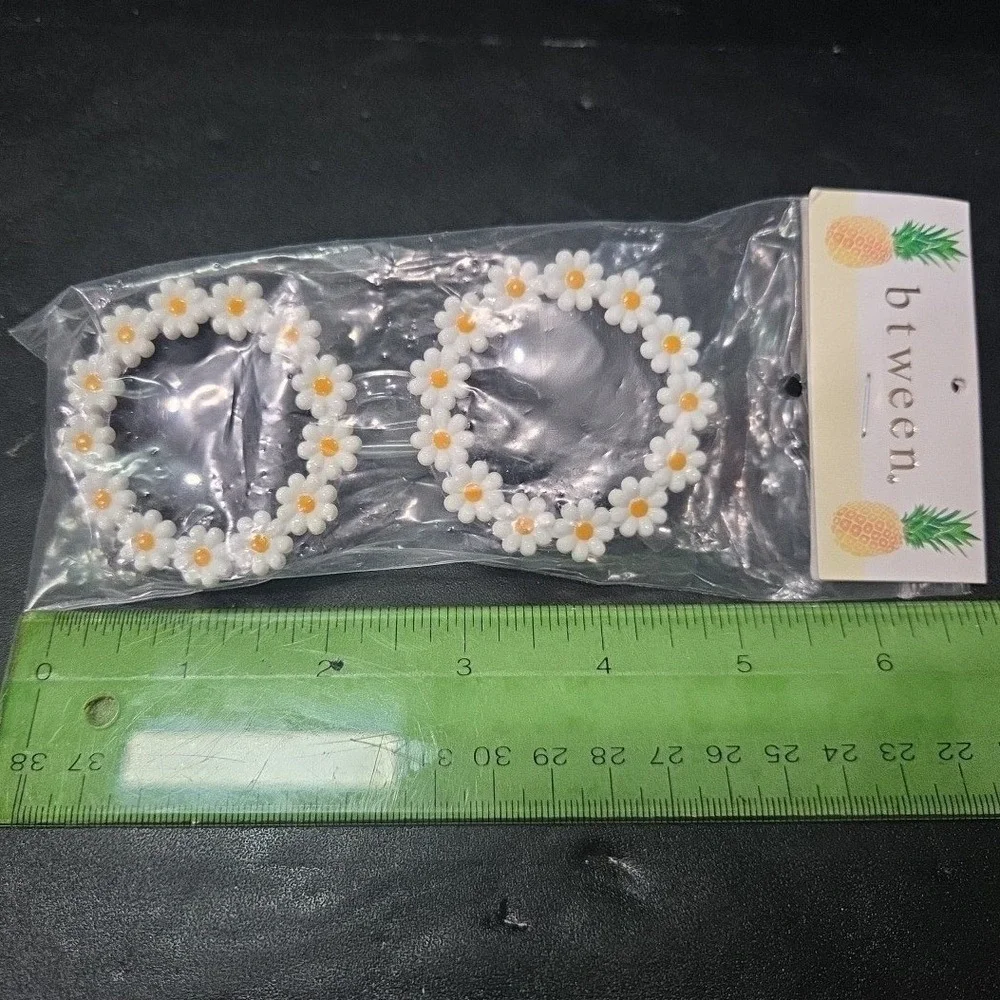 Btween Kids Daisy Flower Round Sunglasses,‎ White Yellow Floral Clear Frame, NWT